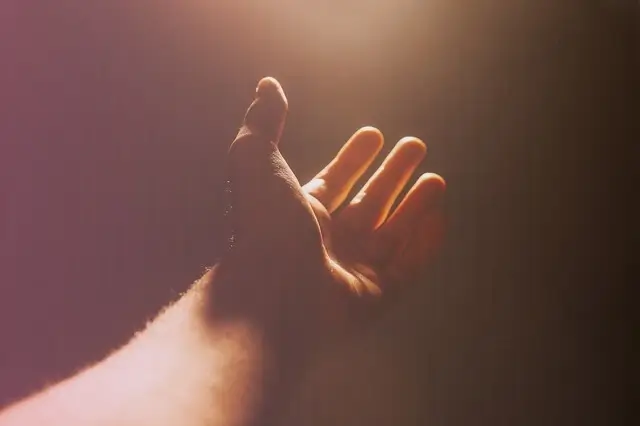 main d'un magnétiseur